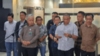 Konferensi pers tim penyidik skandal dugaan suap tiga hakim pemberi vonis lepas kasus korupsi ekspor minyak goreng Konferensi pers tim penyidik skandal dugaan suap tiga hakim pemberi vonis lepas kasus korupsi ekspor minyak goreng