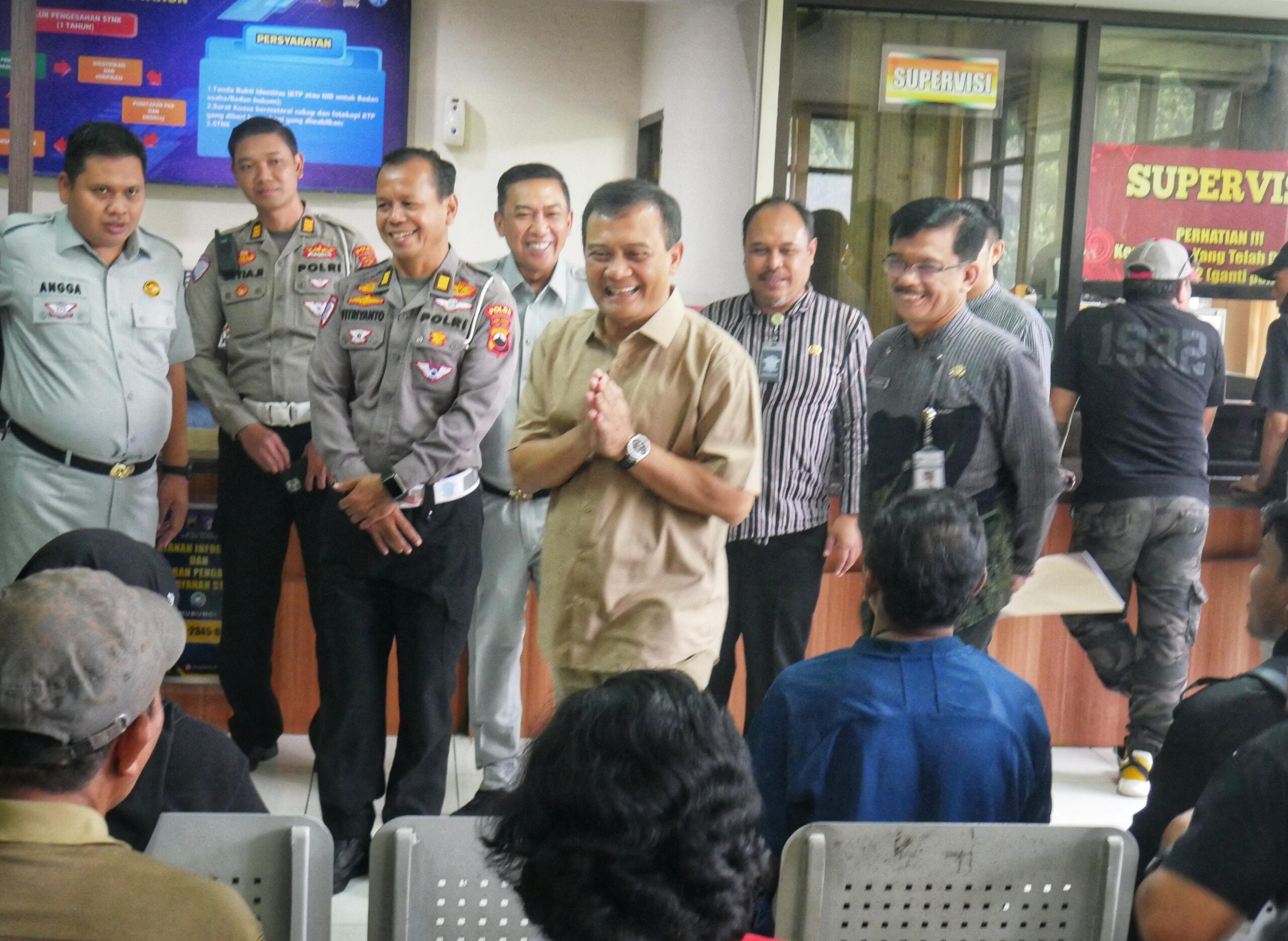 Kebijakan Pemutihan Pajak Kendaraan: Gubernur Ahmad Luthfi Cek Respons Warga