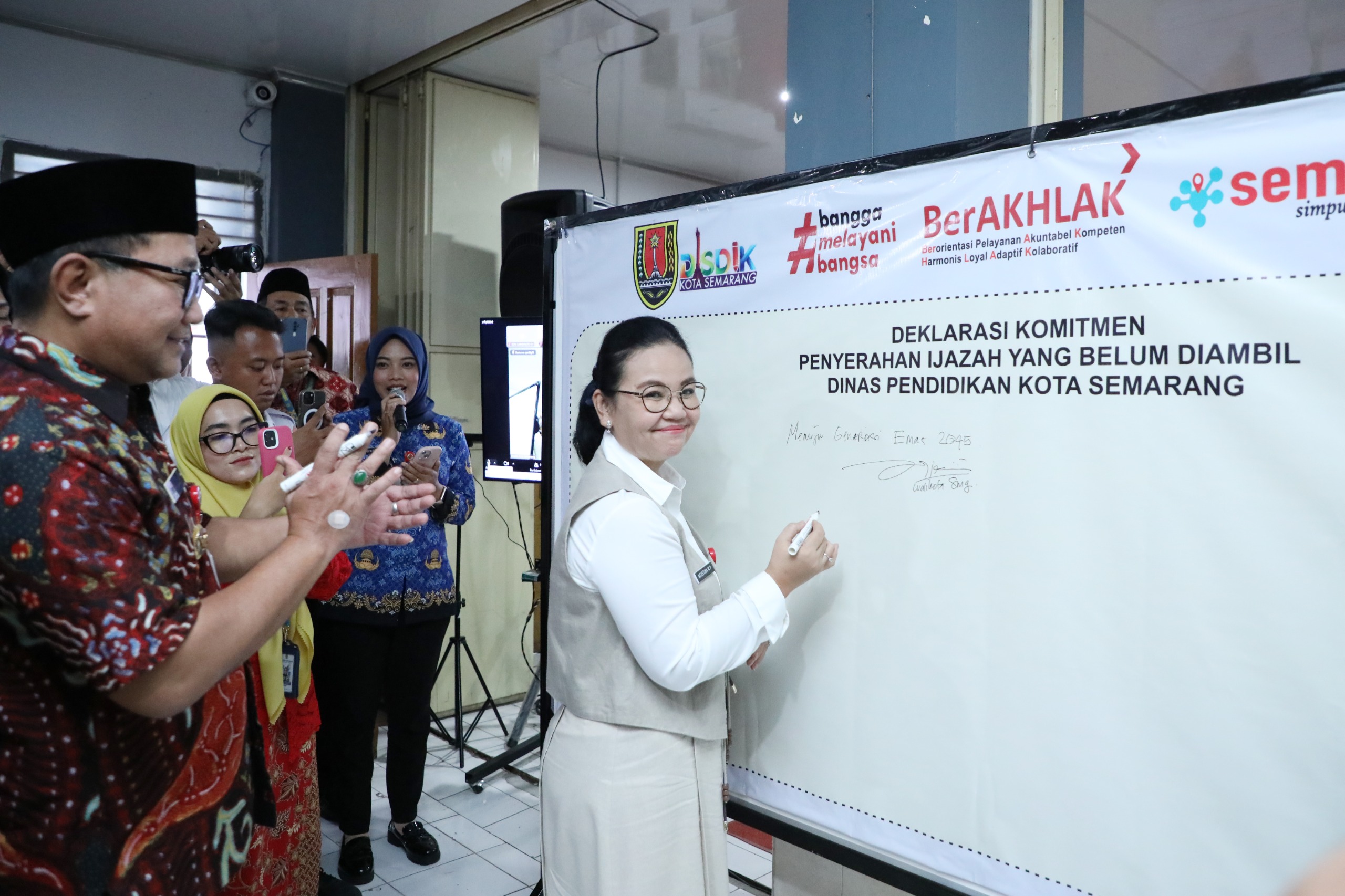 Deklarasi Penyerahan Ijazah 37 Sekolah Swasta Semarang.