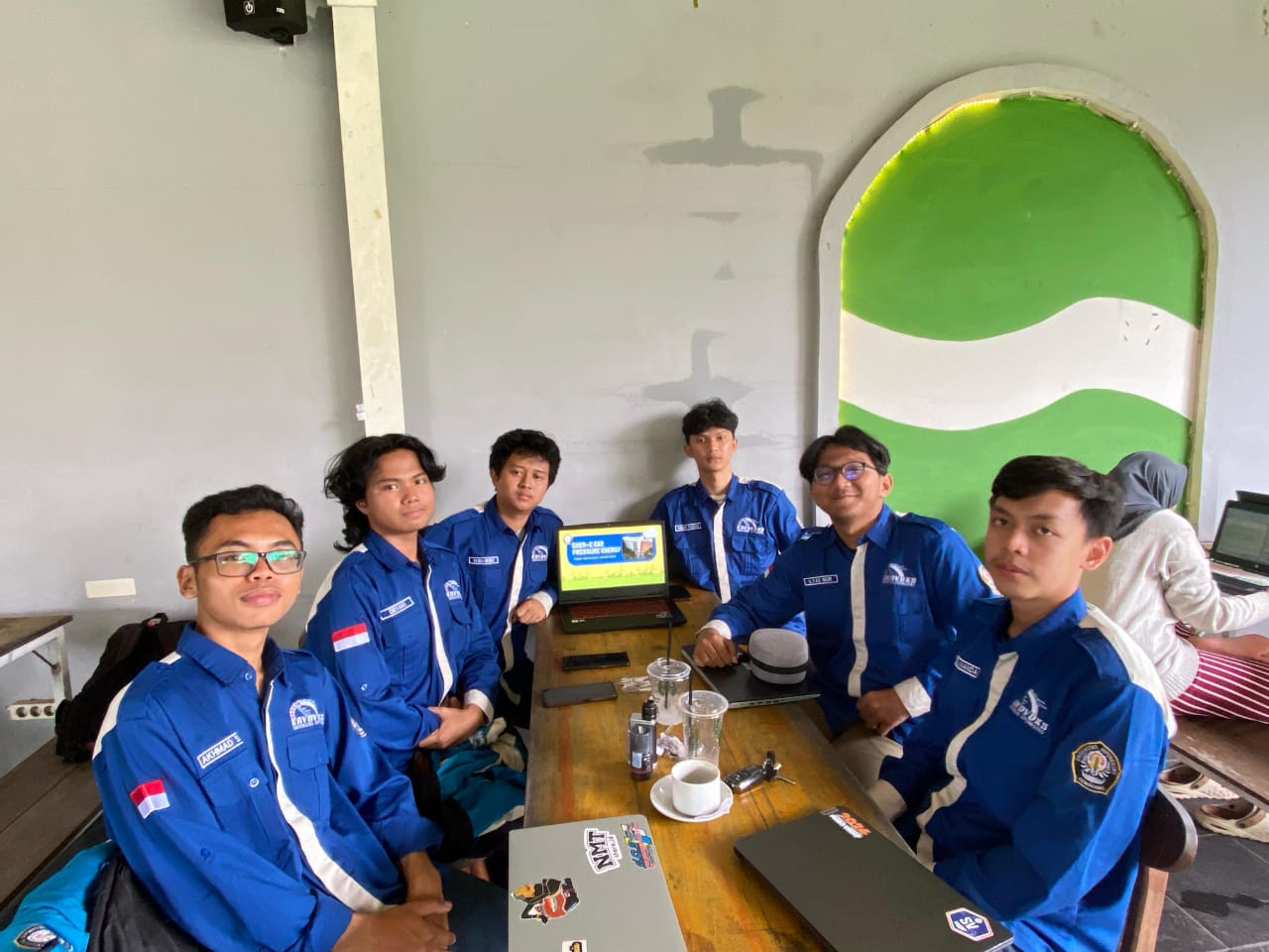 Mobil Listrik Mahasiswa Vokasi UNDIP Sabet 2 Gold Medal di Kompetisi JISF 2025.