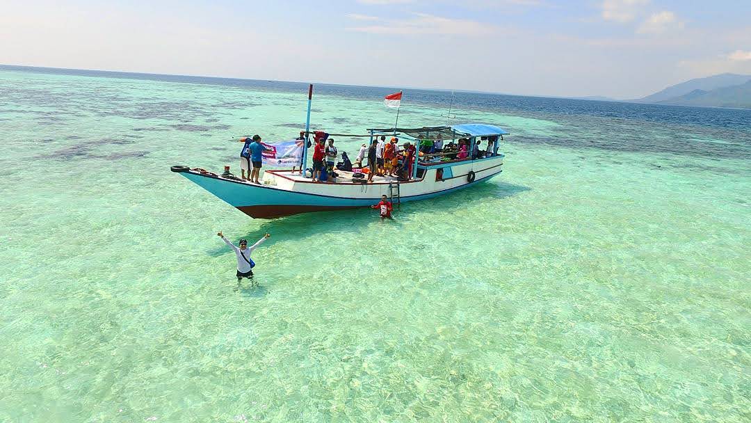 Digelar Karimunjawa International Skydiving and Adventure 2025 .