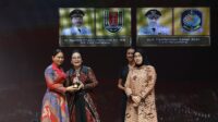Walikota Semarang Agustina Wilujeng Raih Penghargaan Womens Inspiration Award. Walikota Semarang Agustina Wilujeng Raih Penghargaan Womens Inspiration Award.