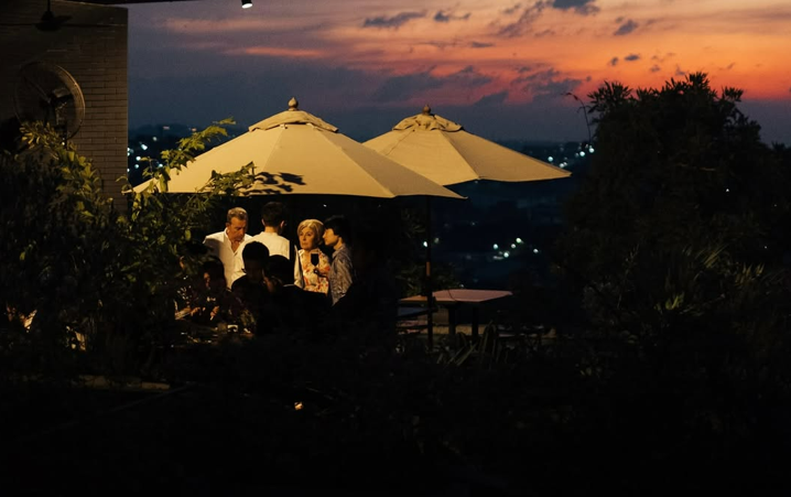 Suasana Sun Set di Monti Dining (sumber instagram montidining)