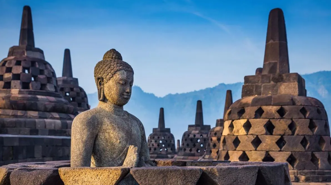 Pemasangan stairlift di Candi Borobudur jadi polemik