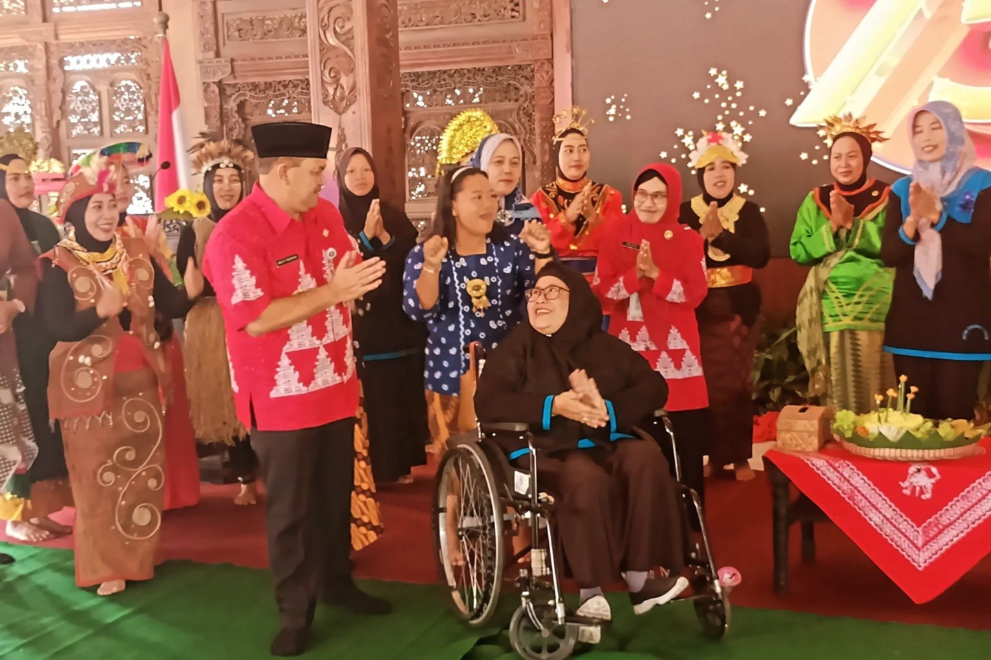 Bupati Ngesti Nugraha bersama Guru TK