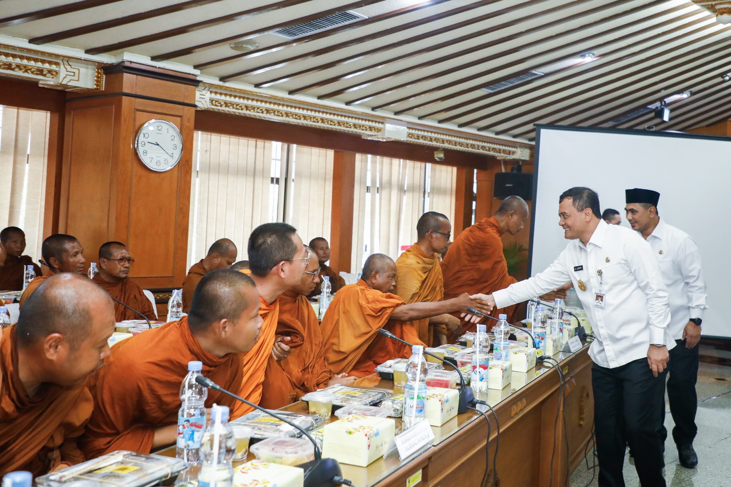 Gubernur Jawa Tengah Sambut Bhikkhu Thudong.