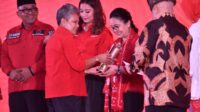 Wali Kota Semarang Agustina menerima penghargaan Trisakti Tourism Award 2025