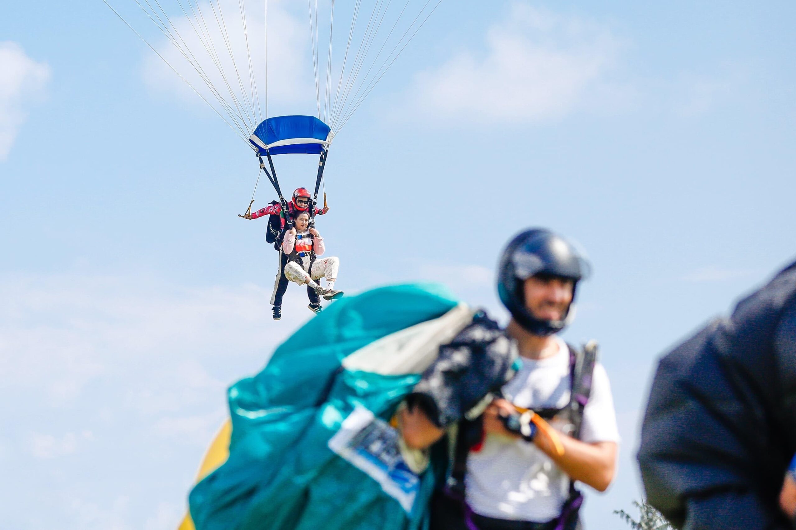 Keindahan Karimunjawa Menarik Skydiver Internasional