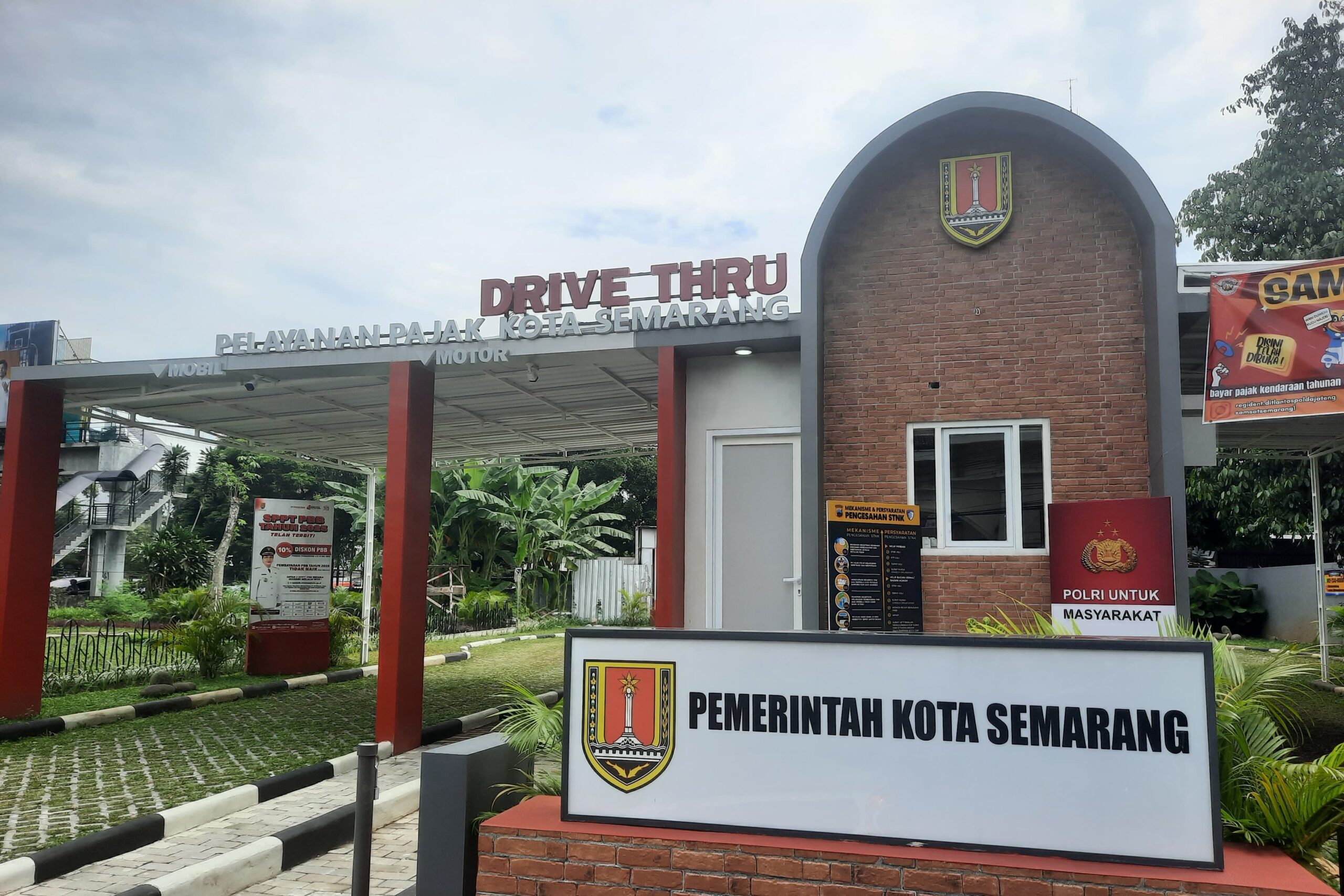 Bayar pajak kendaraan di Kota Semarang secara drive thru