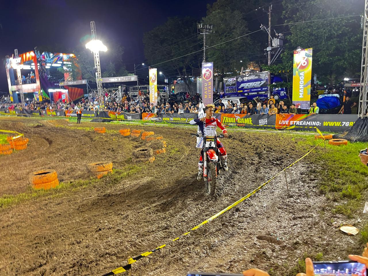 M Zidane Alnesa, crosser muda berbakat asal Blitar, tampil gemilang dengan mendominasi putaran pembuka Trial Game Dirt 2025.