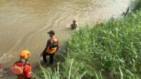 Ramaja Batang yang hanyut di Sungai Kalikuto ditemukan meninggal dunia (foto: Basarnas Semarang) Ramaja Batang yang hanyut di Sungai Kalikuto ditemukan meninggal dunia (foto: Basarnas Semarang)