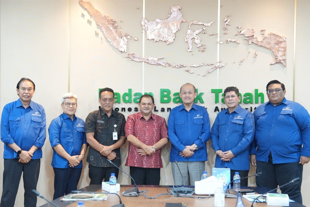 Pertemuan Badan Bank Tanah dan Bupati Semarang Ngesti Nugraha