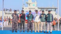 BI Jateng dan TNI AL mengantar uang baru ke Karimunjawa BI Jateng dan TNI AL mengantar uang baru ke Karimunjawa