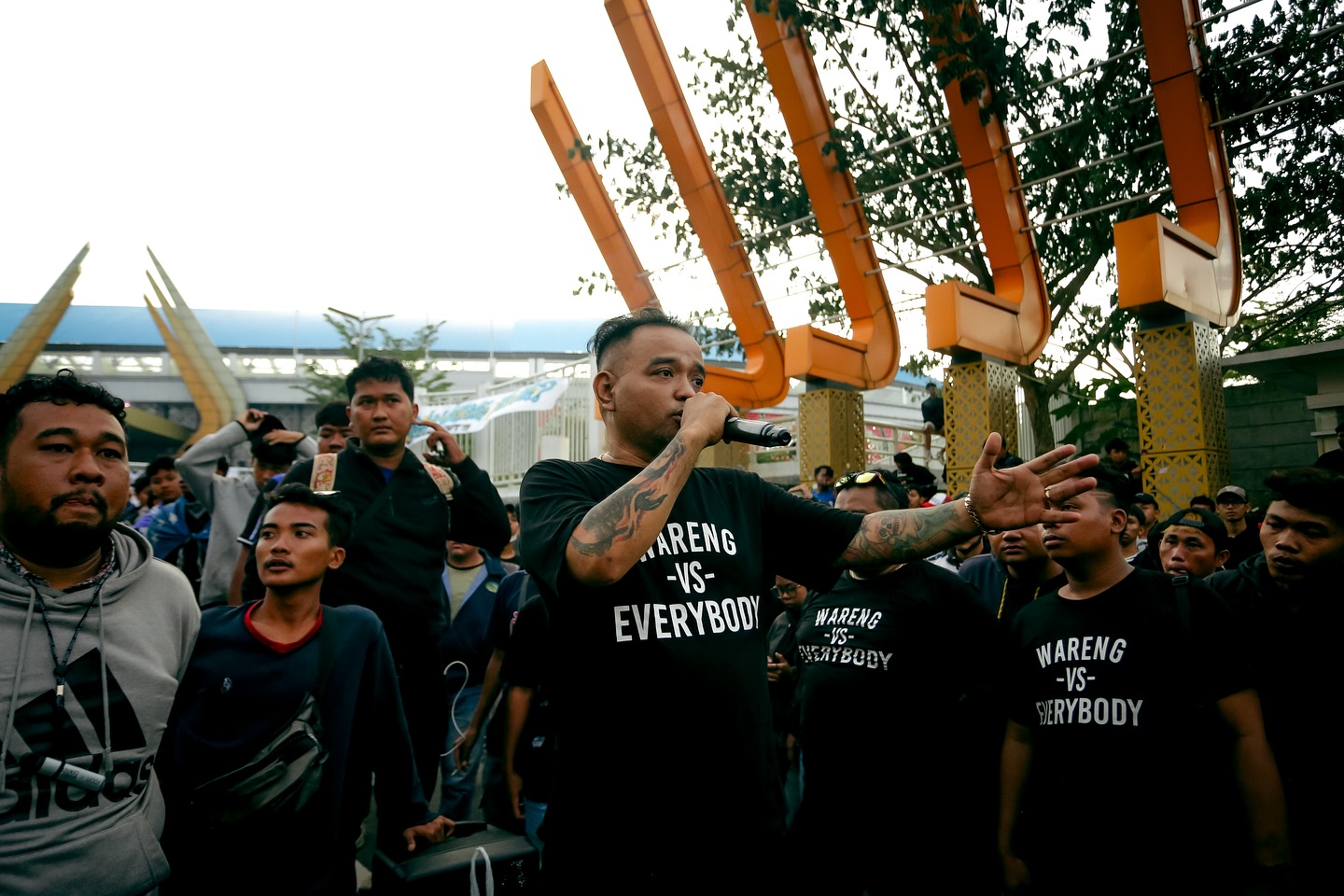 Suporter PSIS Panser Biru menggelar aksi tuntut mundur manajemen (foto; @panserbiru2001)