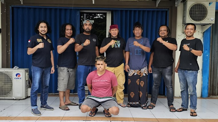 Polisi menangkap satu dari dua orang jambret yang beraksi di Genuk