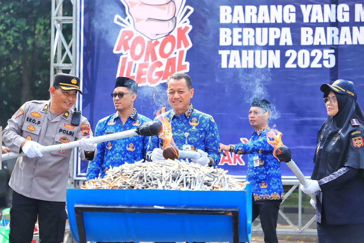 Pemusnahan rokok dan miras ilegal