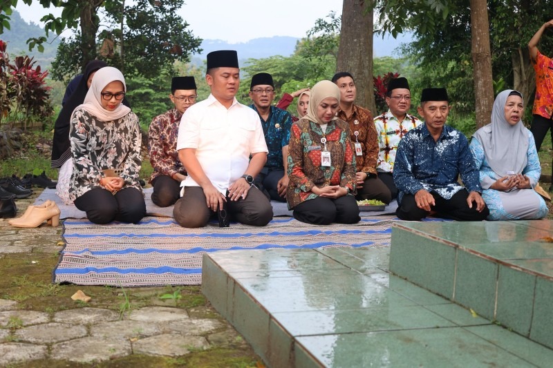 Bupati Kendal dan Tegal ziarah ke makam Tumenggung Bahurekso