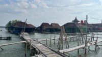 rumah apung di Timbulsloko, Kecamatan Sayung Kabupaten Demak rumah apung di Timbulsloko, Kecamatan Sayung Kabupaten Demak