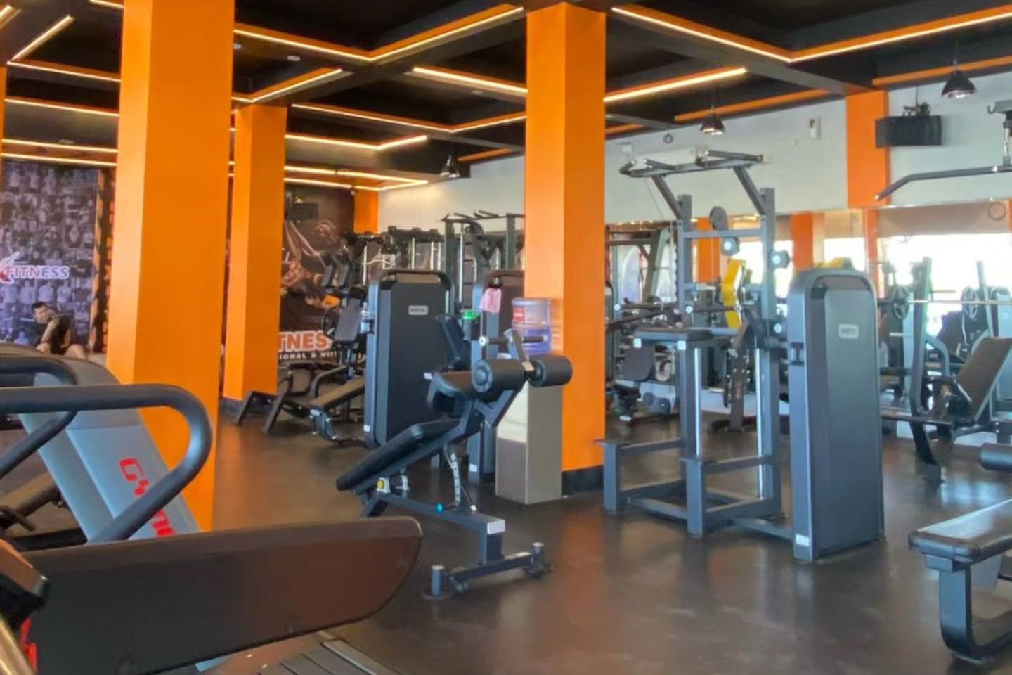 Fasilitas gym Kendal Tornado FC