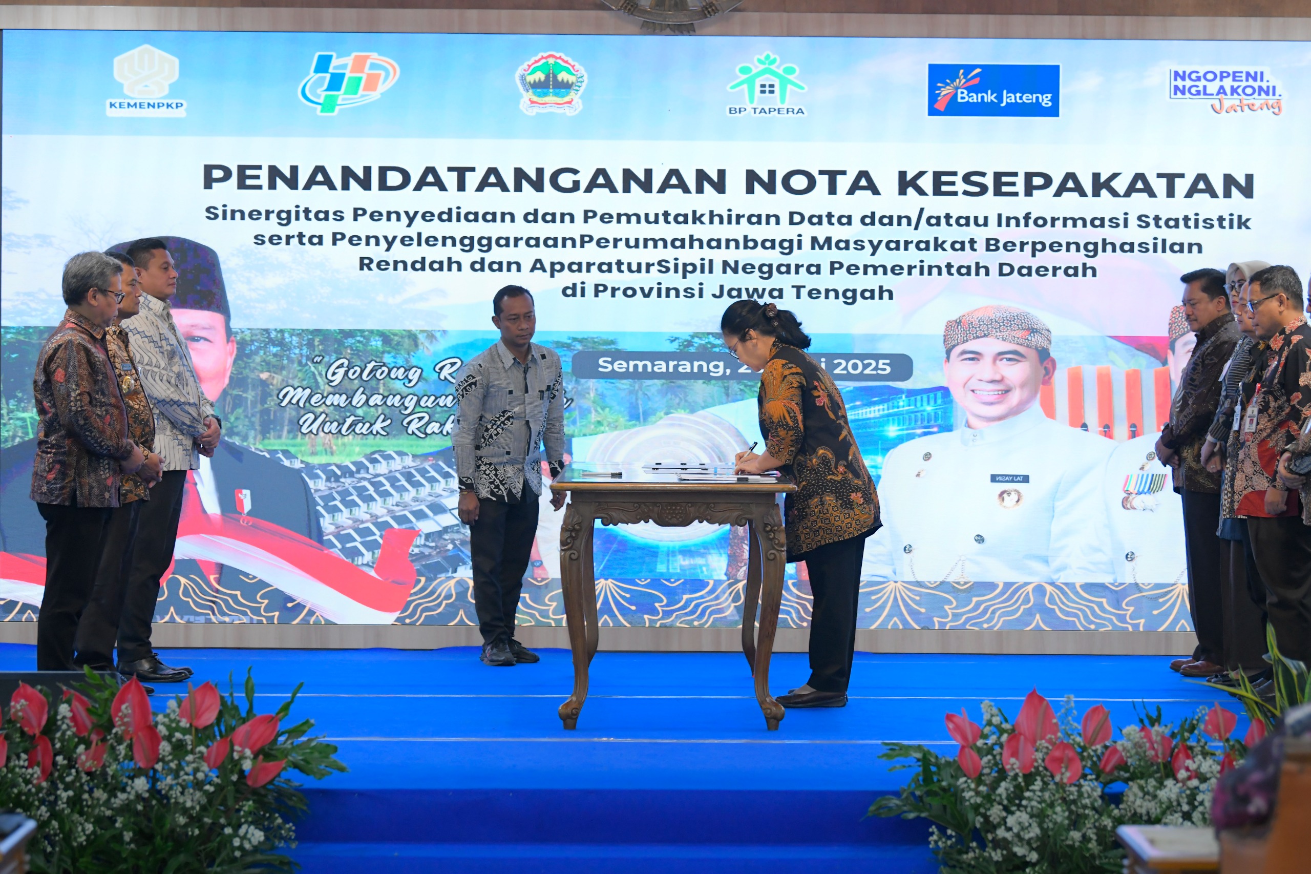 Penandatanganan nota kesepahaman (MoU) antara Pemerintah Provinsi Jawa Tengah dan Kementerian Perumahan dan Kawasan Permukiman (PKP), Jumat (20/6), di Gedung Gradhika Bhakti Praja, Kota Semarang.