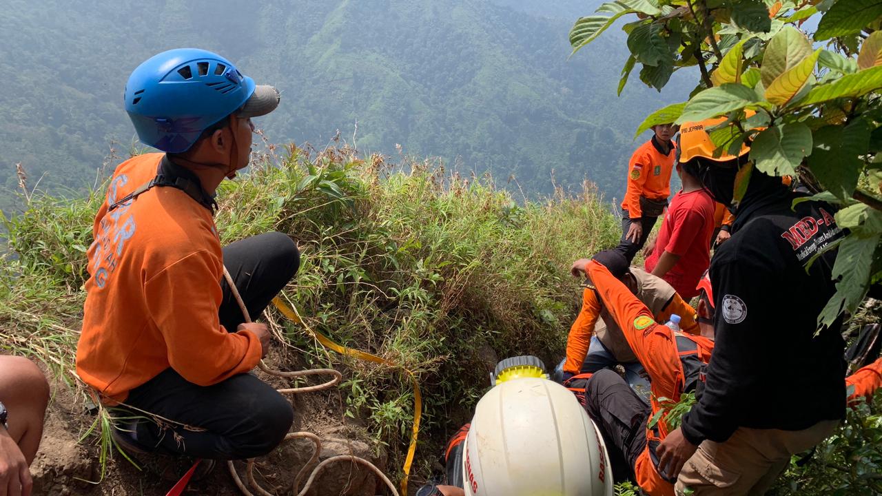 Evakuasi pendaki terjatuh di jurang Gunung Muria (Basarnas Semarang)