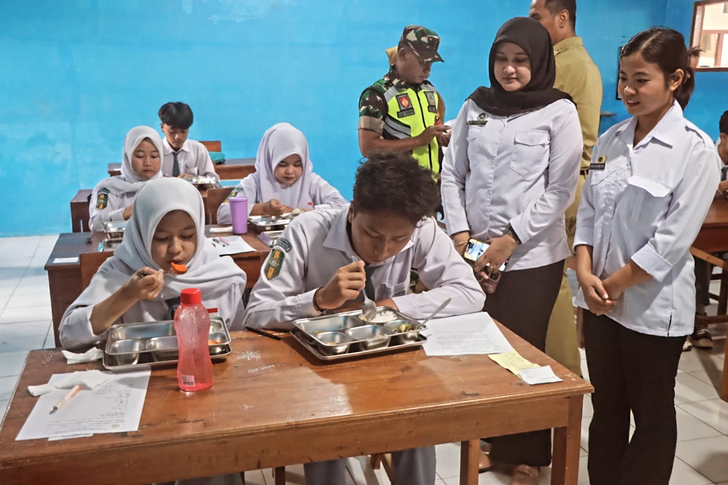 Santri Sumowono kini bisa nikmati program Makan Bergizi Gratis (MBG)