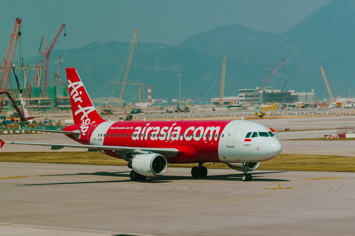 Bandara Jendera Ahmad Yani melayani Semarang - Kuala Lumpur (instagram @flyairasia.id)