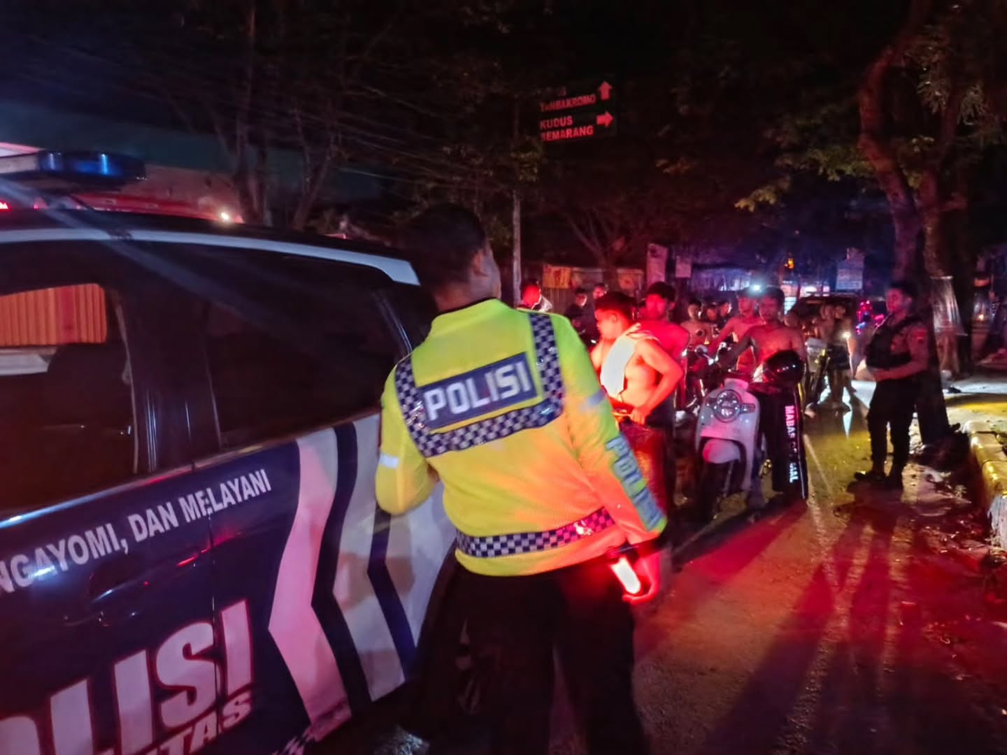 Polresta Pati menggelar Blue Light Patrol berantas  gangster Polresta Pati menggelar Blue Light Patrol berantas gangster