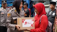 Polrestabes Semarang bagikan sembako sambut Hari Bhayangkara Polrestabes Semarang bagikan sembako sambut Hari Bhayangkara