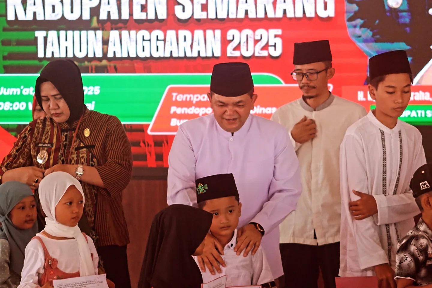 Pemkab Semarang berikan bantuan kepada anak yatim piatu