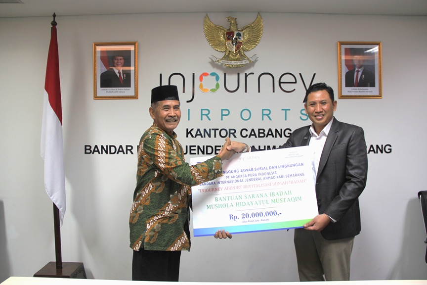 PT Angkasa Pura salurkan bantuan untuk musala dan UKM sekitar bandara