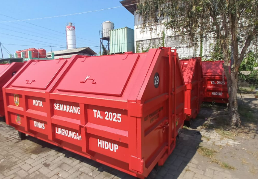 DLH Semarang Tambah Truk dan Perbaiki Kontainer Sampah