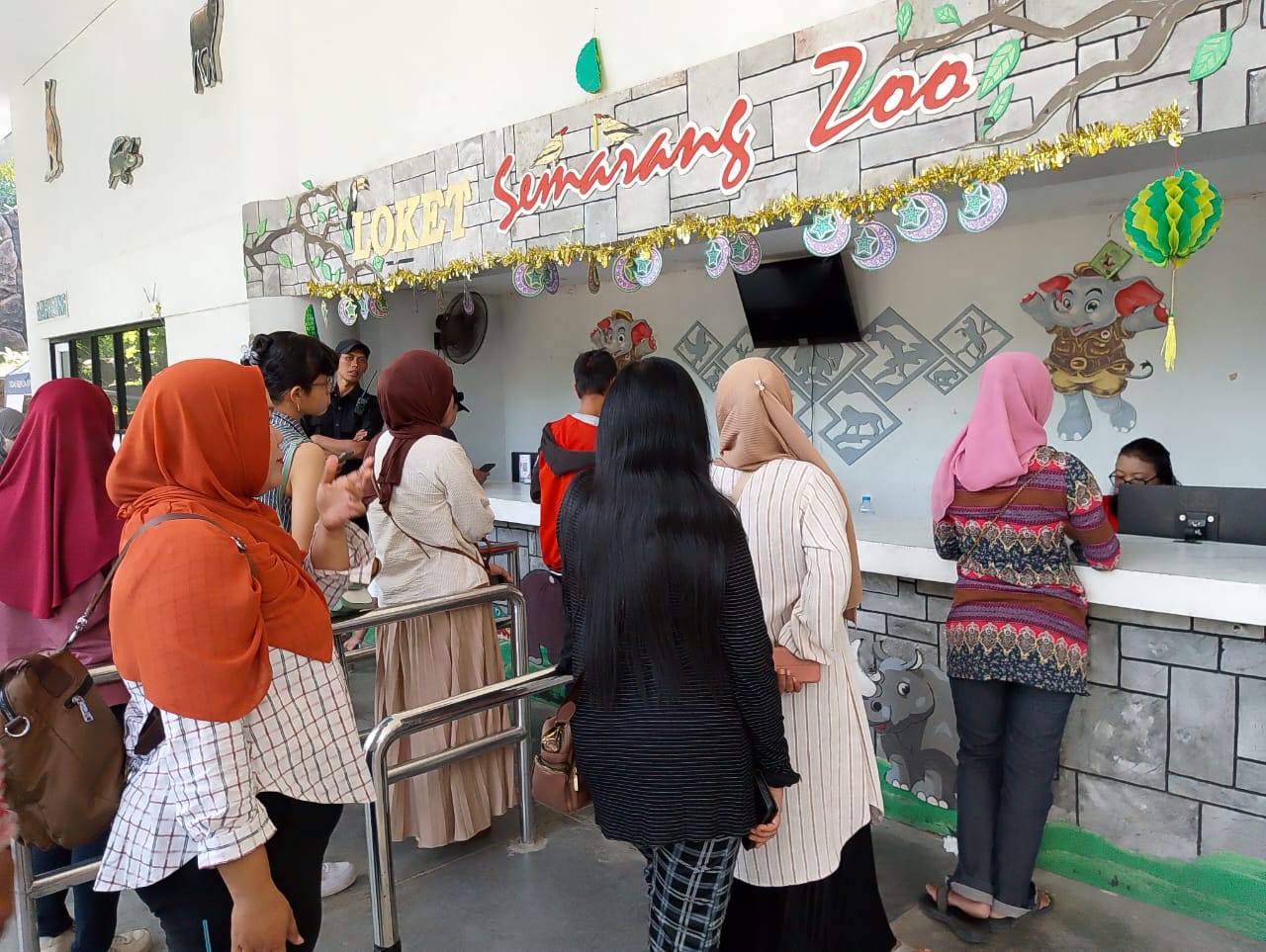 Suasana tiket mausk Semarang Zoo Foto: matasemarang.com / Semarang Zoo