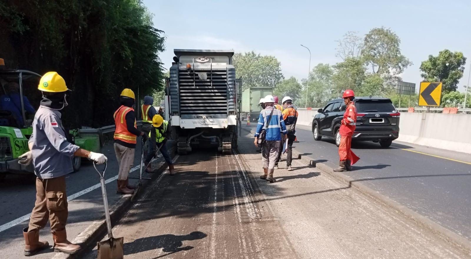 pemeliharaan jalan tol ruas Semarang Seksi A,B,C. (matasemarang.com/humas Jasamarga Transjawa Tol)