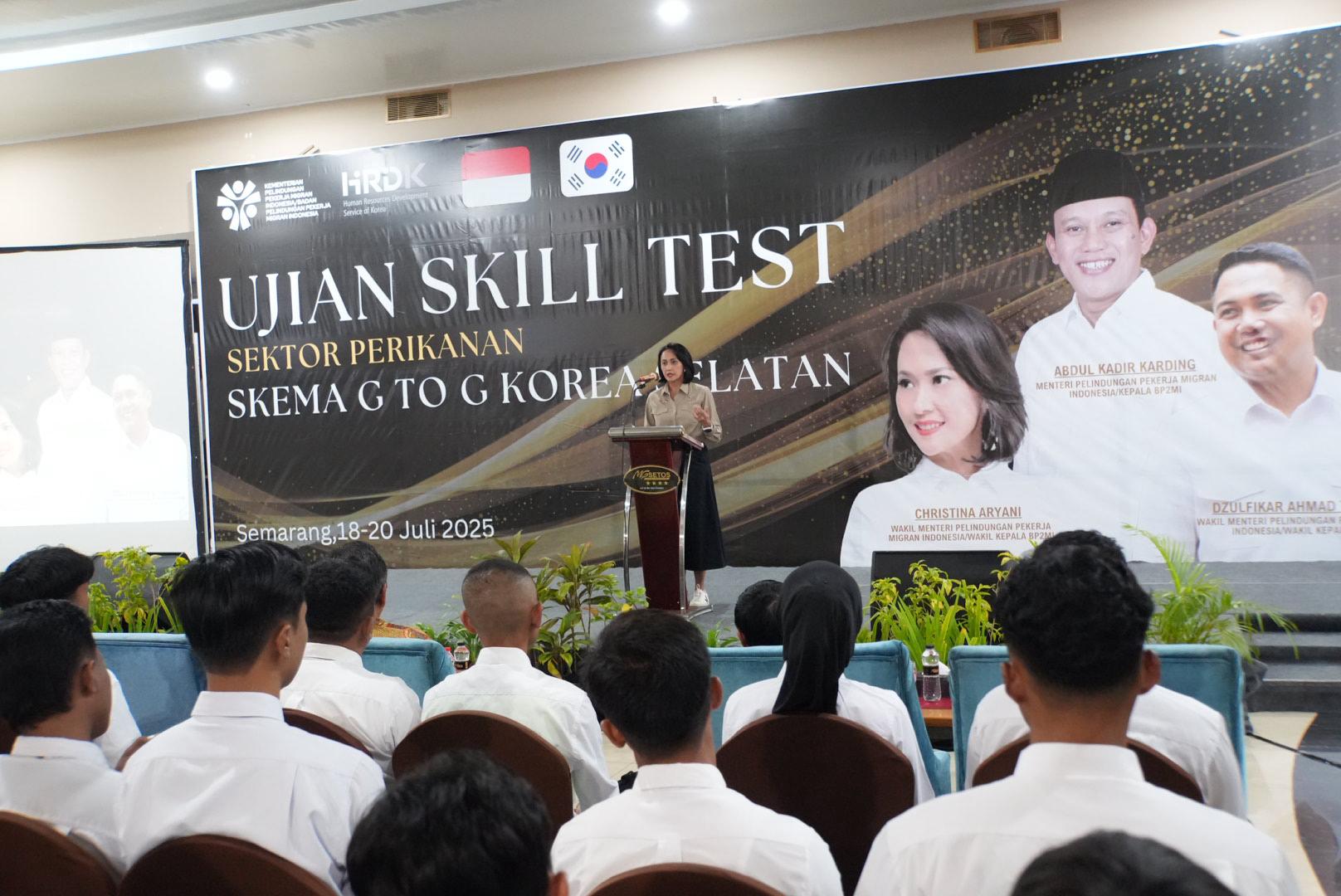 Wamen P2MI saat memberikan arahan kepada CPMI di Semarang. (matasemarang.com/Lia Dina)