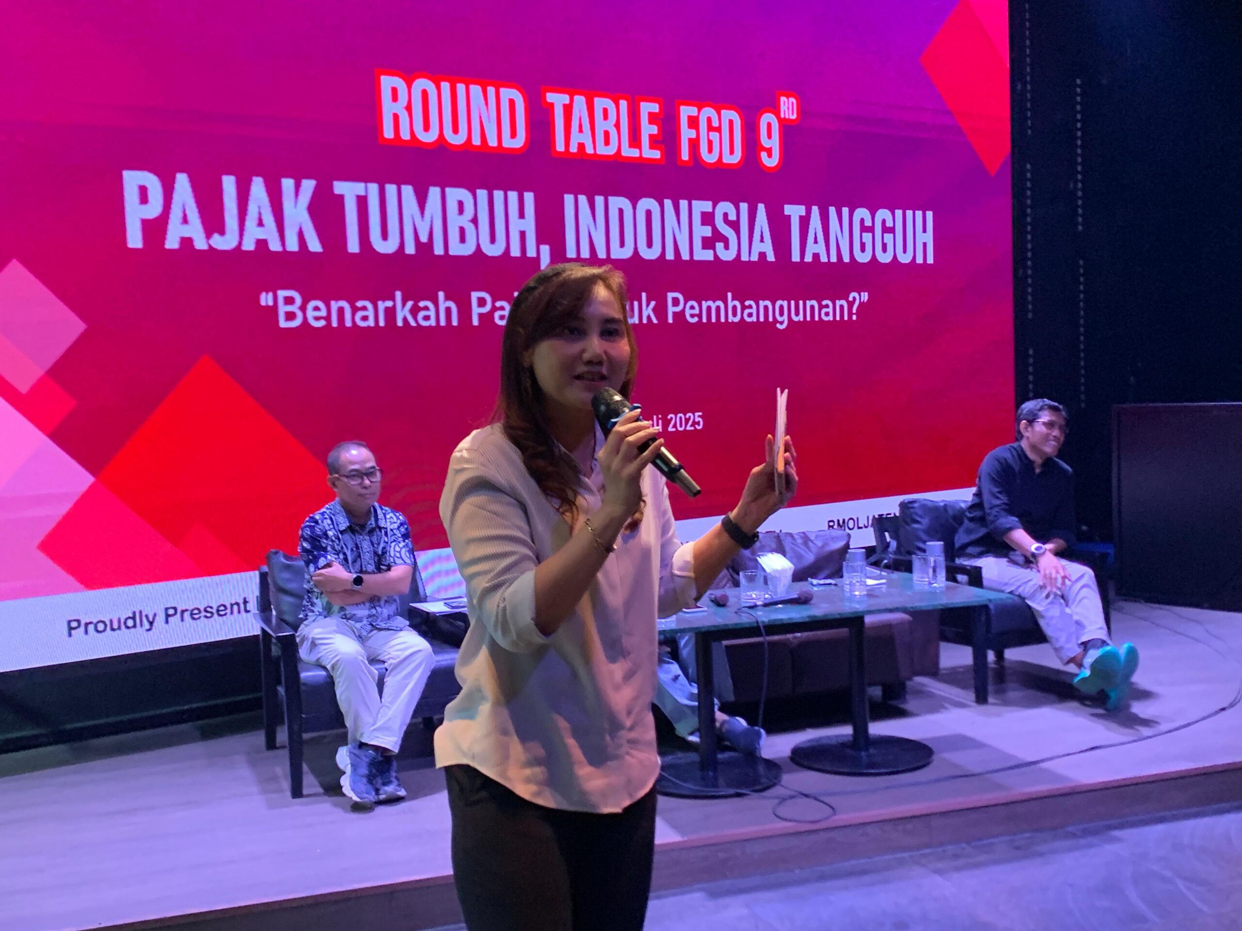 Kepala Bapenda sebut target pajak sudah terrrcapai 50 persen (matasemarang.com/Lia Dina)
