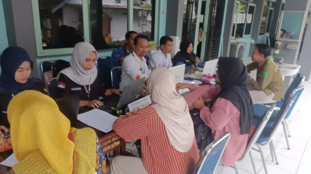 Suasana Pelayanan Disdukcapil Kota Semarang. (matasemarang.com/Lia DIna)