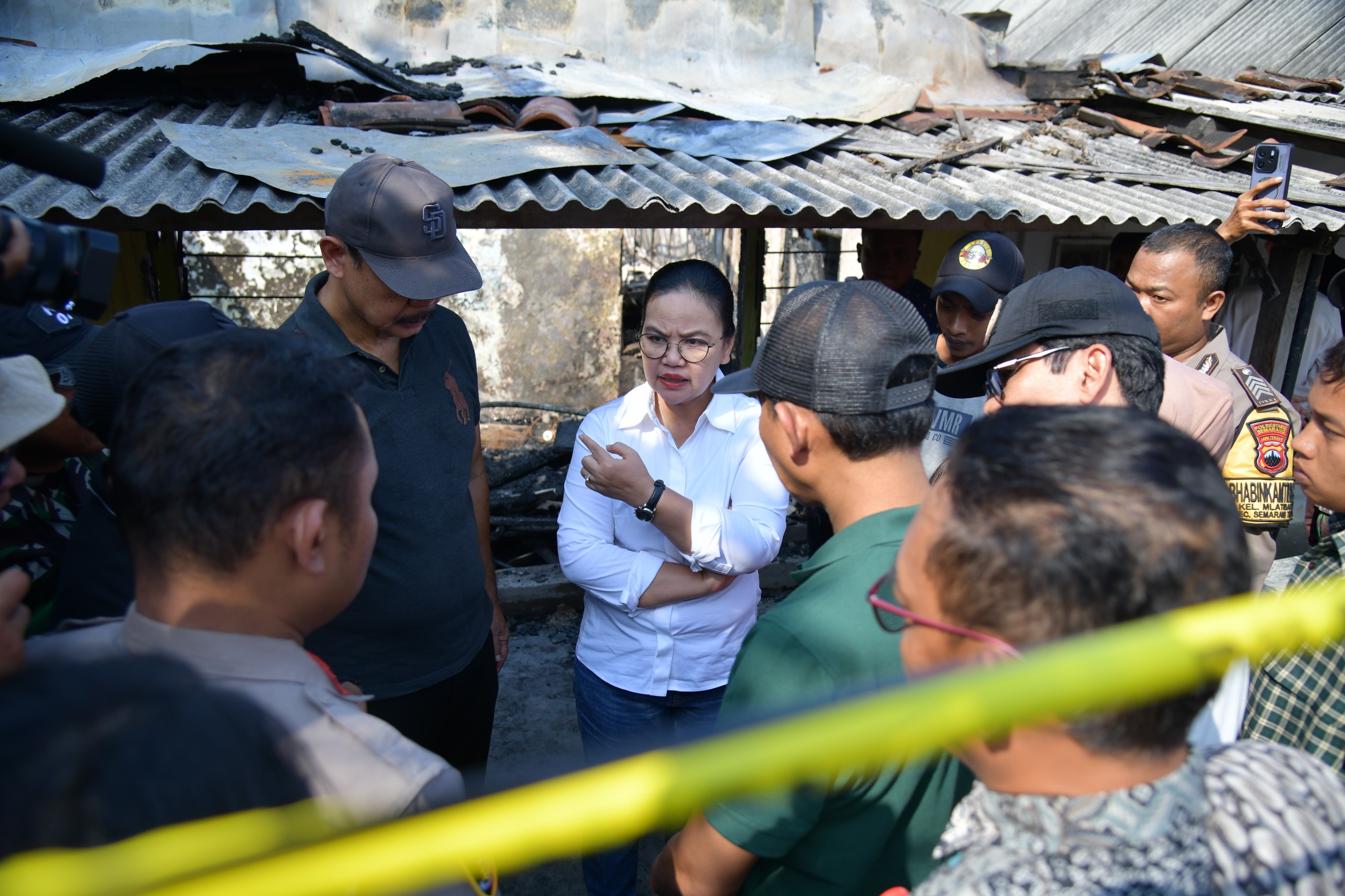 Wali Kota Agustina Sambangi lokasi kebakaran di Mlatibaru. (matasemarang.com/pemkot semarang)