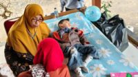 Pemeriksaan gratis oleh Dokter Spesialis Anak di Banyumas. (matasemarang.com/Lia Dina) Pemeriksaan gratis oleh Dokter Spesialis Anak di Banyumas. (matasemarang.com/Lia Dina)