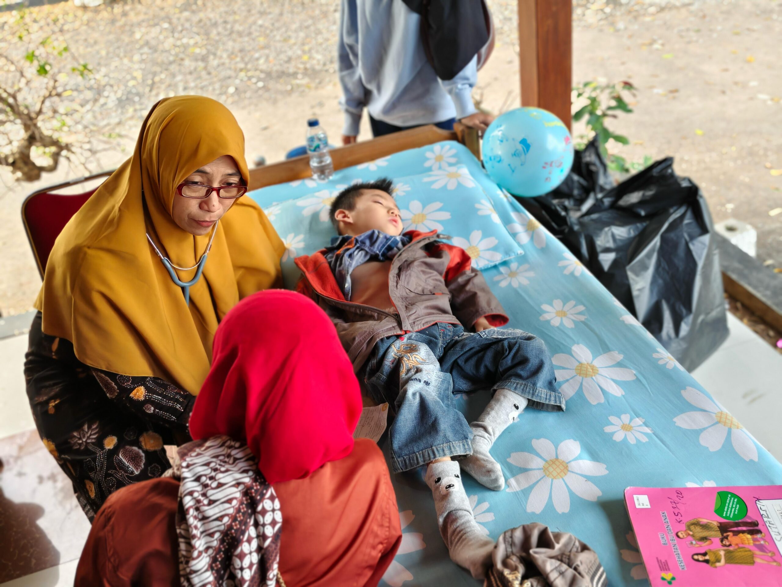 Pemeriksaan gratis oleh Dokter Spesialis Anak di Banyumas. (matasemarang.com/Lia Dina) Pemeriksaan gratis oleh Dokter Spesialis Anak di Banyumas. (matasemarang.com/Lia Dina)