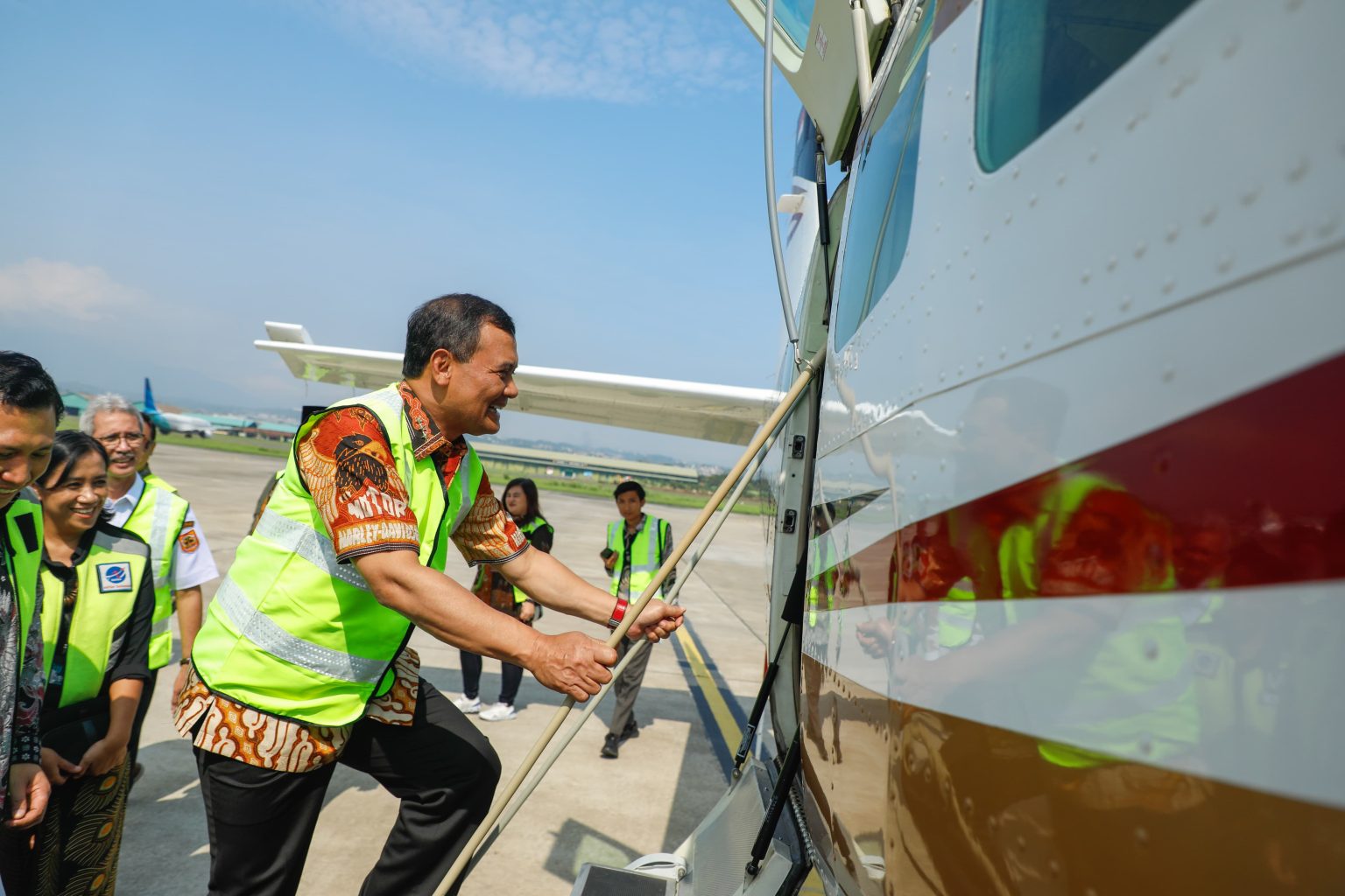 Gubernur Jawa Tengah Ahmad Lutfhfi bicara peluang dibukanya rute penerbangan ke bandara kecil