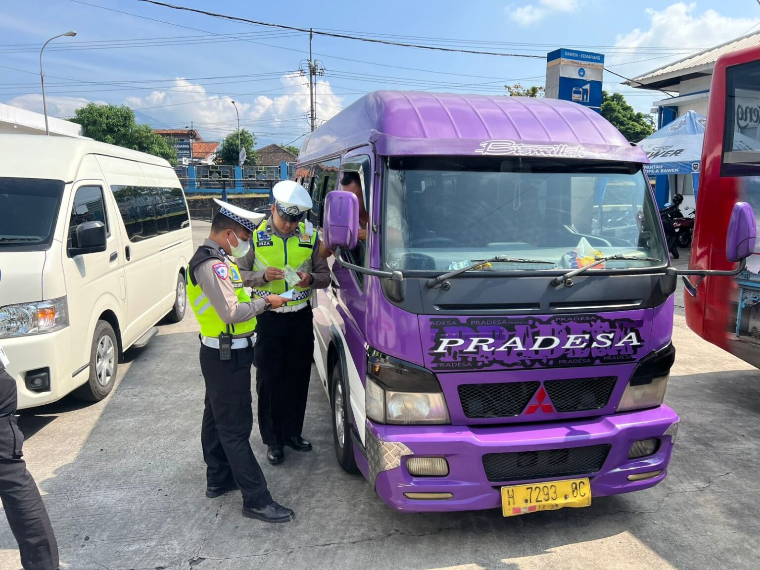 Ramcek kendaraan umum di Terminal Bawen dalam rangka Operasi Patuh Candi 2025 Ramcek kendaraan umum di Terminal Bawen dalam rangka Operasi Patuh Candi 2025