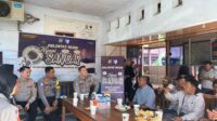 Acara ngobrol santai Polres Semarang dan pengemudi angkutan barang di Terminal Cisemut Ungaran, Kamis 17 Juli 2025 (Polres Semarang) Acara ngobrol santai Polres Semarang dan pengemudi angkutan barang di Terminal Cisemut Ungaran, Kamis 17 Juli 2025 (Polres Semarang)