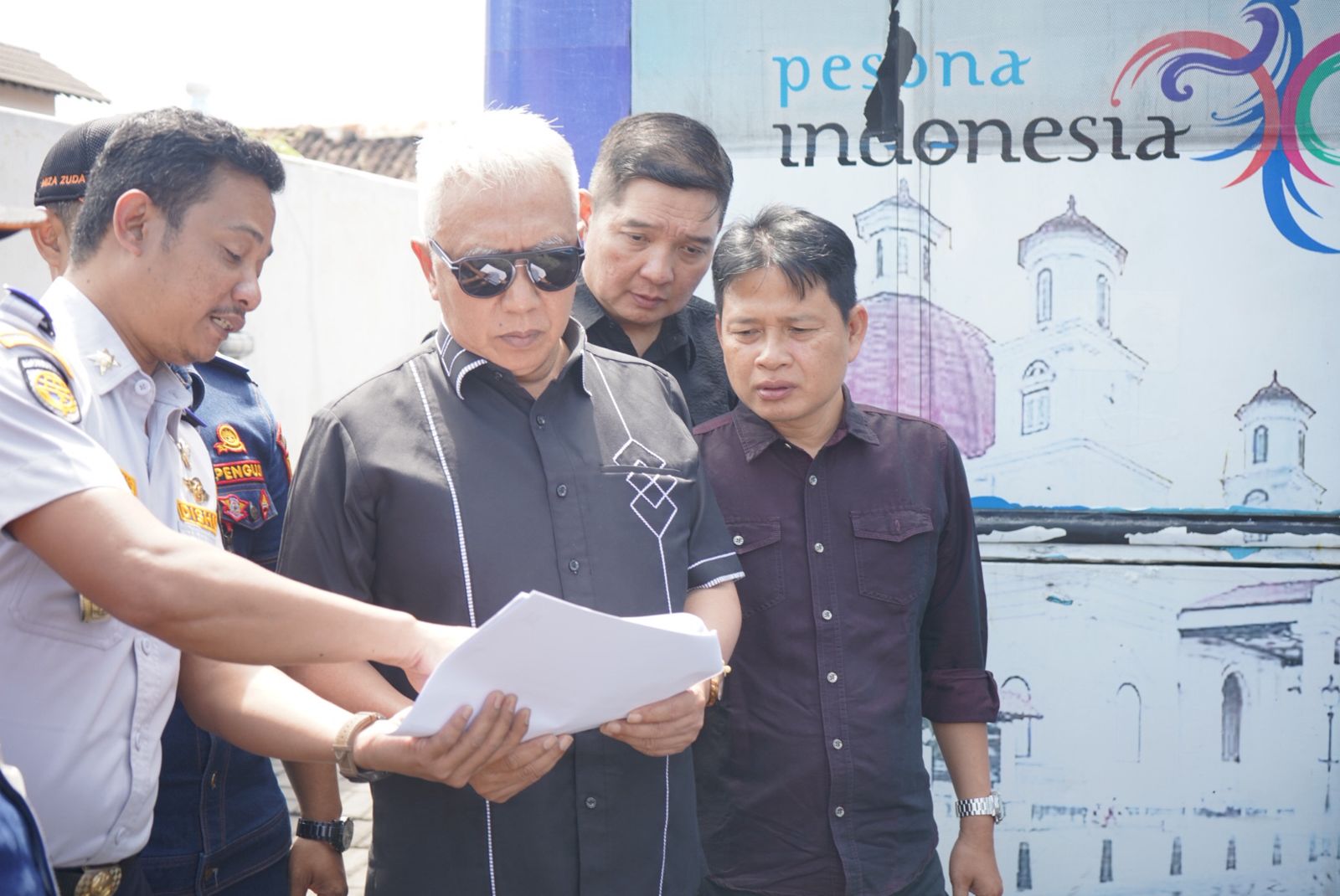 Ketua Komisi C DPRD Kota Semarang HM Rukiyanto saat mengunjungi garasi armada BRT Trans Semarang