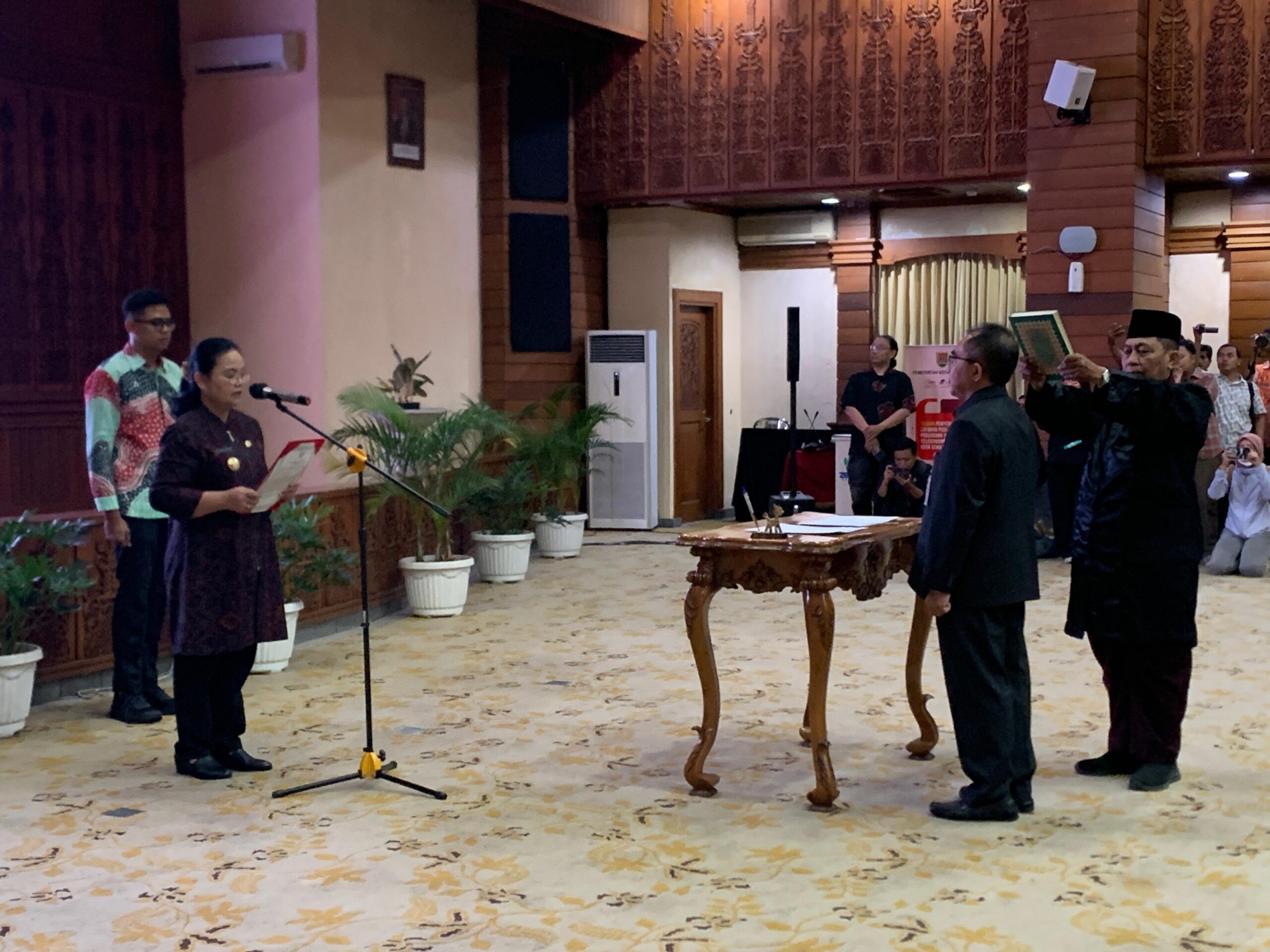 Agustina Wilujeng melantik Budi Prakosa menjadi Pj Sekda Kota Semarang (matasemarang.com/ Lia Dina)
