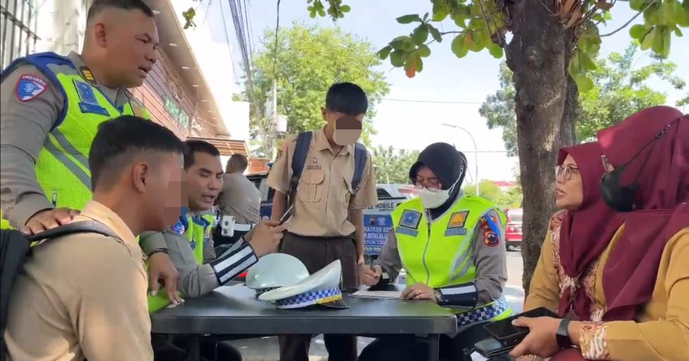 ilustrasi pelajar terjaring Operasi Patuh Zebra Candi (Polrestabes Semarang) ilustrasi pelajar terjaring Operasi Patuh Zebra Candi (Polrestabes Semarang)