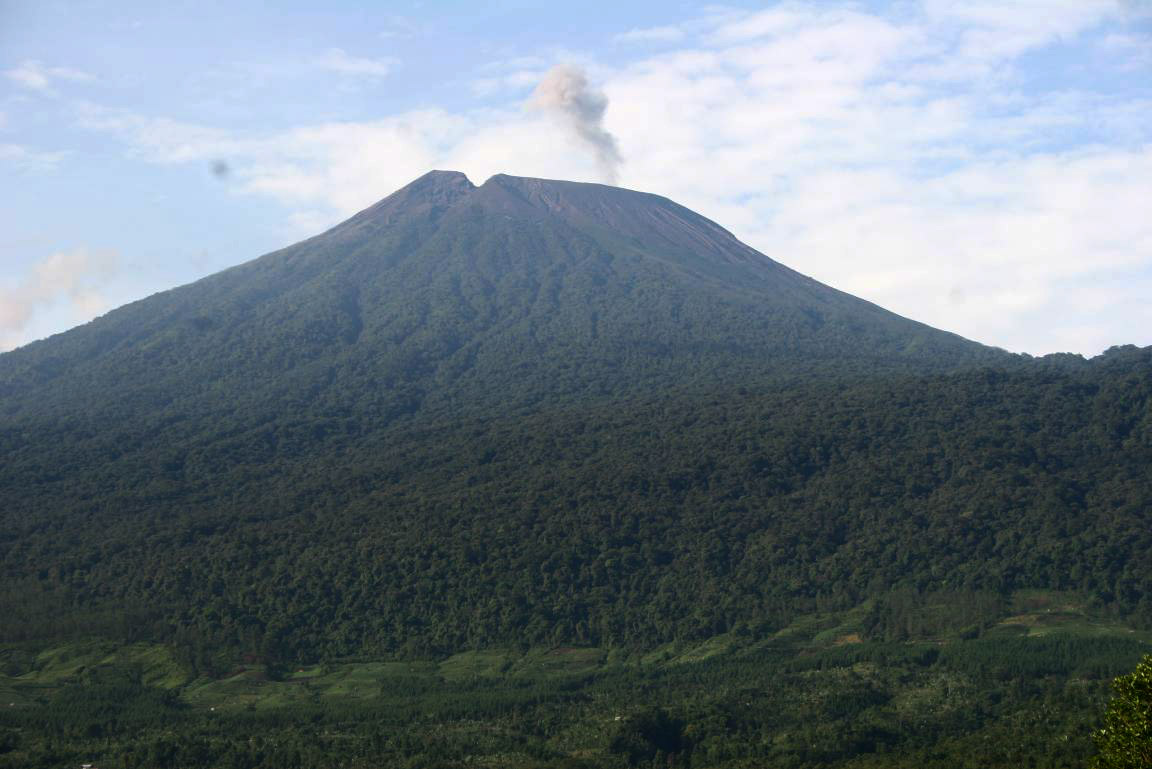 Aktivitas Gunung Slamet meningkat (Foto: Kementeriam ESDM) Aktivitas Gunung Slamet meningkat (Foto: Kementeriam ESDM)