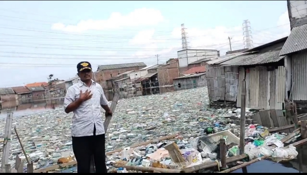 Pulau sampah di Tambakrejo Tanjungmas Semarang
