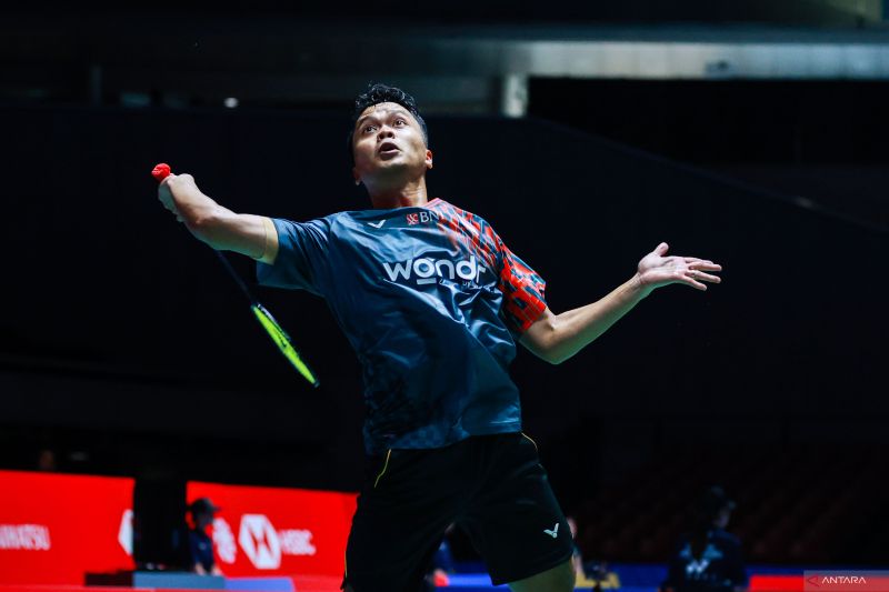 Pebulu tangkis Anthony Sinisuka Ginting