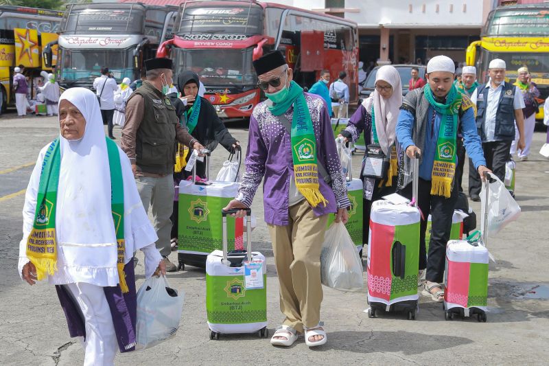 Jamaah haji pulang Jamaah haji Indonesia pulang dari menunaikan rukun Islam kelima